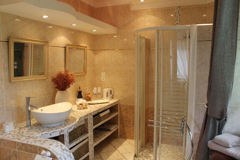 Chambres D'Hotes Le Bois Trinquille Saint-Viance Rum bild